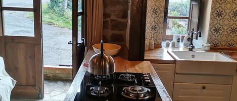 Fridge, dishwasher, coffee/tea maker, highchair