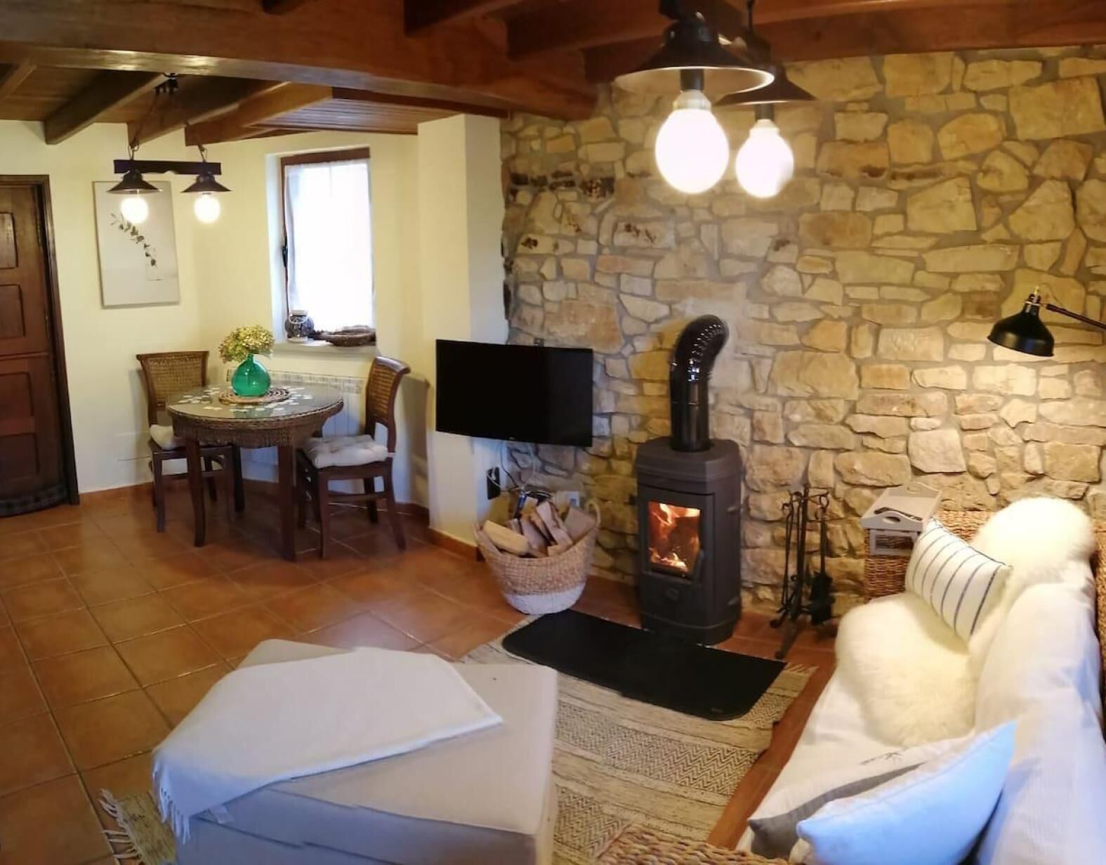 Télévision, cheminée