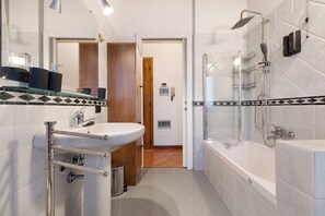 تجهيزات دش، مجففات شعر، مناشف