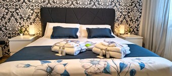 Apartment 'Royal Residence' with Shared Garden, Wi-Fi and Air Conditioning