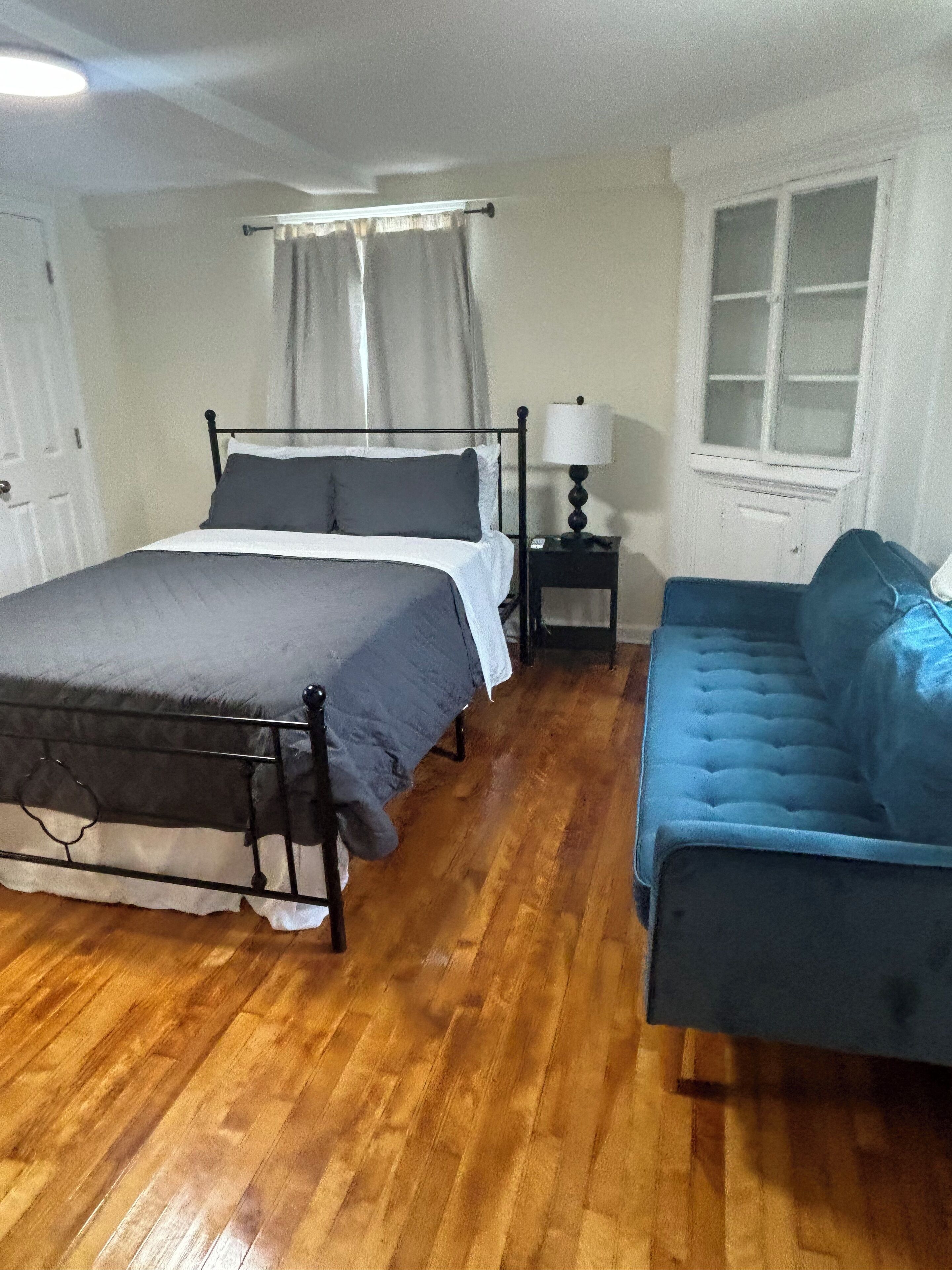 4 bedrooms, desk, iron/ironing board, free WiFi