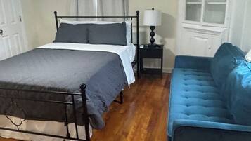 4 bedrooms, desk, iron/ironing board, free WiFi