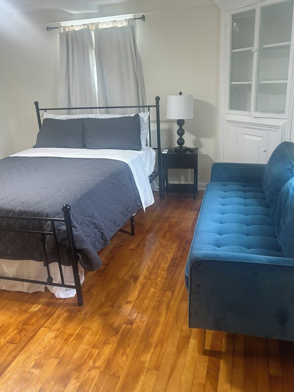 4 bedrooms, desk, iron/ironing board, free WiFi