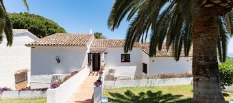 Holiday Home 'Feliz' with Sea View, Wi-Fi and Air Conditioning