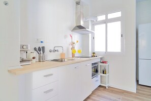 Fridge, microwave, oven, stovetop - Centro Historico Soho (Málaga)