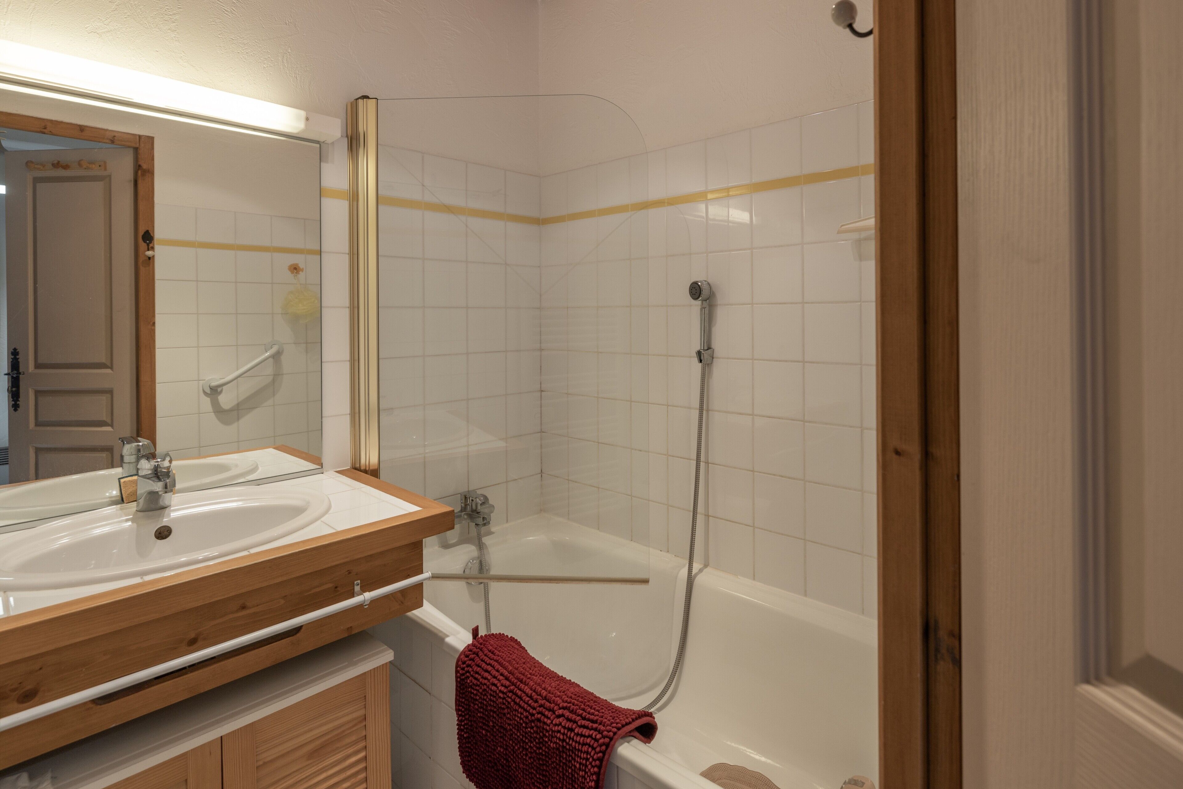 Douche, sèche-cheveux