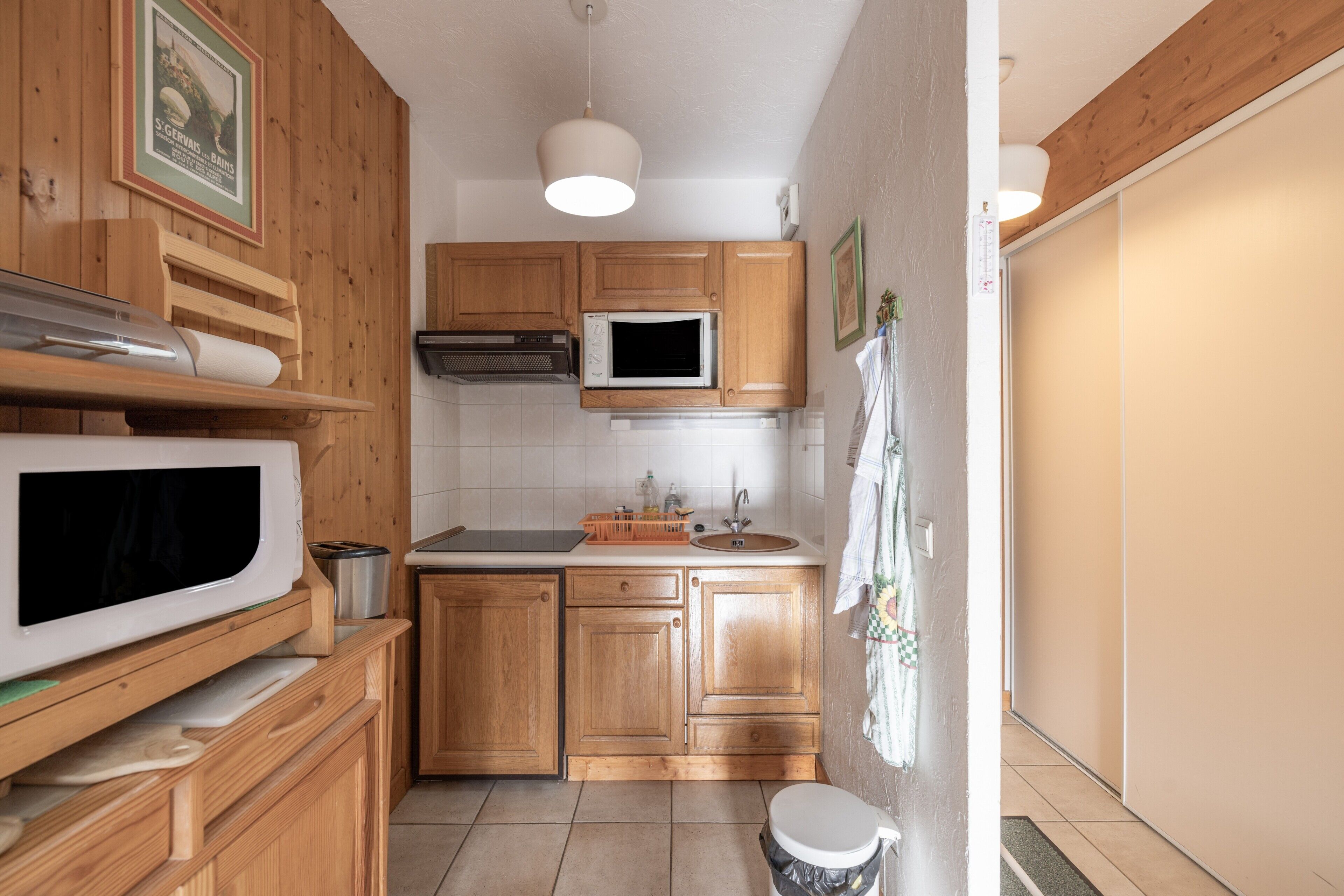 Refrigerador, microondas, horno, placa de cocina