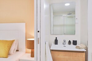 Douche, sèche-cheveux