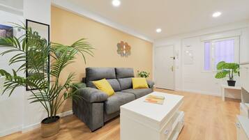 Una televisión, una oficina