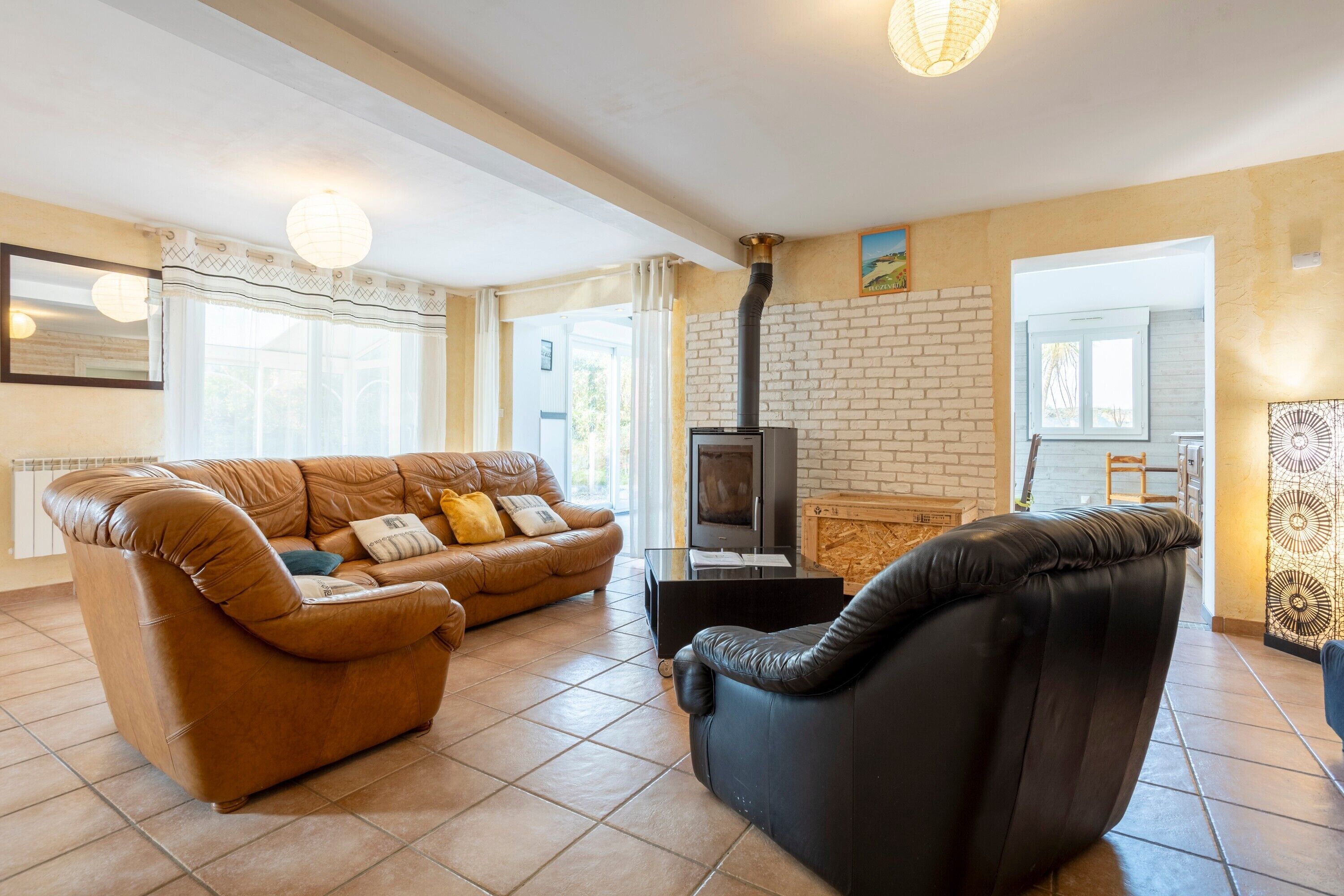 T élévision, cheminée, table de tennis de table