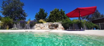 Casa de vacaciones 'Grande Maison À 5min Des Plages' con piscina compartida y jardín privado