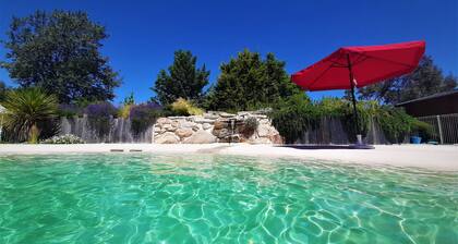 Maison de vacances 'Grande Maison à 5min Des Plages' avec piscine partagée, terrasse et jardin privé
