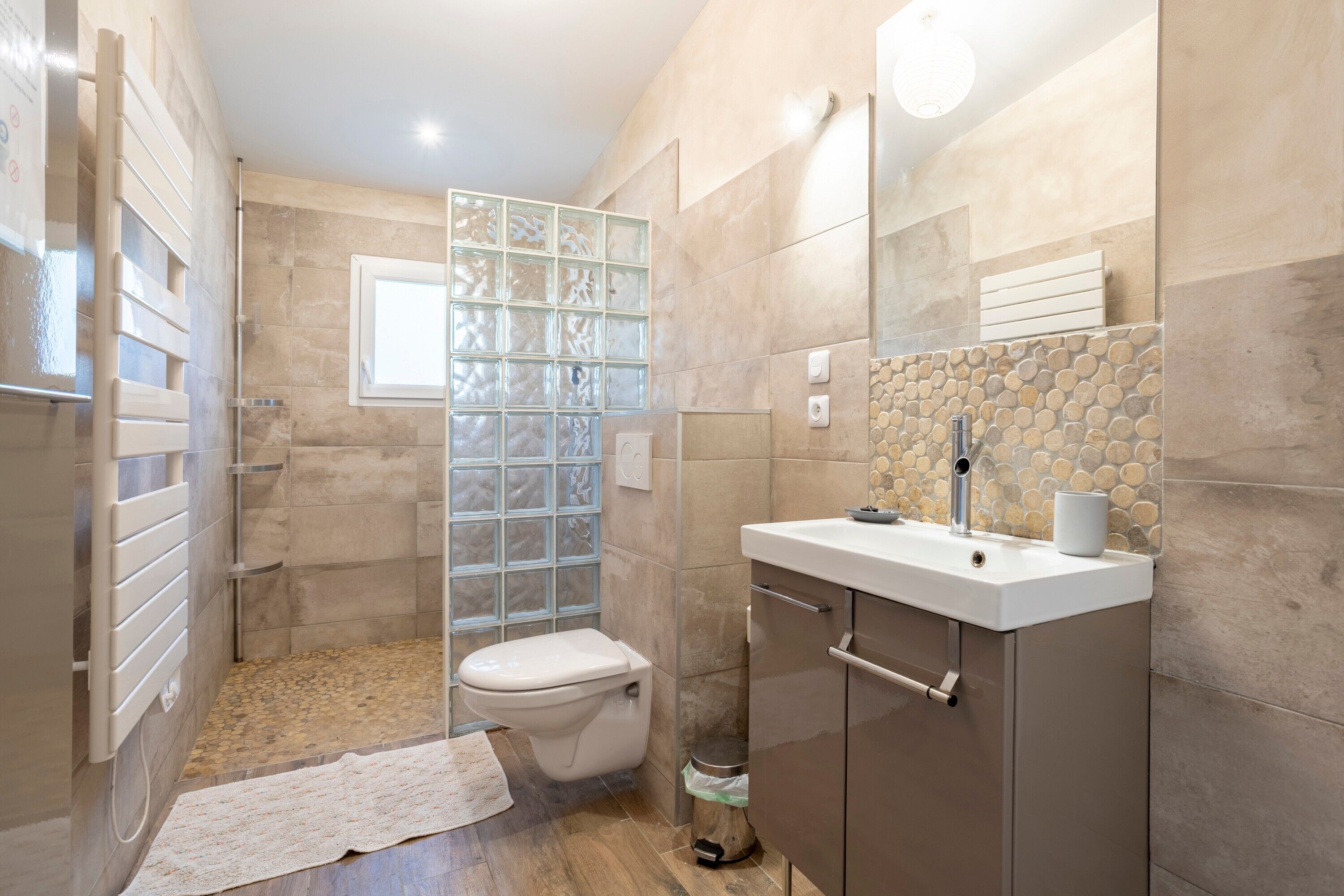Shower, towels