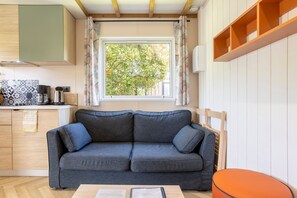 TV, mesa de pingue-pongue