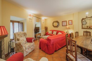 TV, fireplace, DVD player, stereo