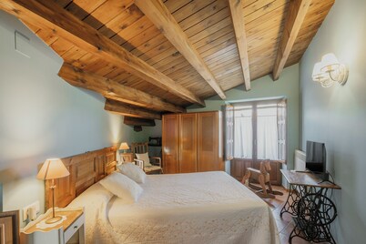 Country House 'El Capricho De Ana' with Mountain View, Private Terrace and Wi-Fi