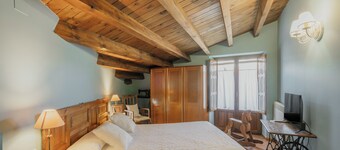 Country House 'El Capricho De Ana' with Mountain View, Private Terrace and Wi-Fi
