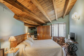 5 habitaciones, tabla de planchar con plancha y wifi gratis 