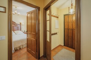 5 soverom, strykejern/-brett, wi-fi (inkludert) og sengetøy