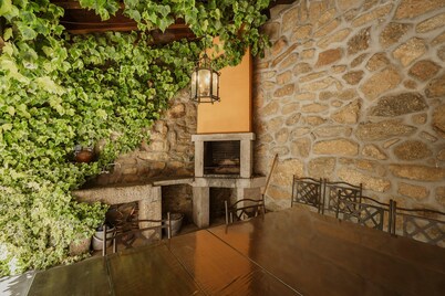 Country House 'El Capricho De Ana' with Mountain View, Private Terrace and Wi-Fi