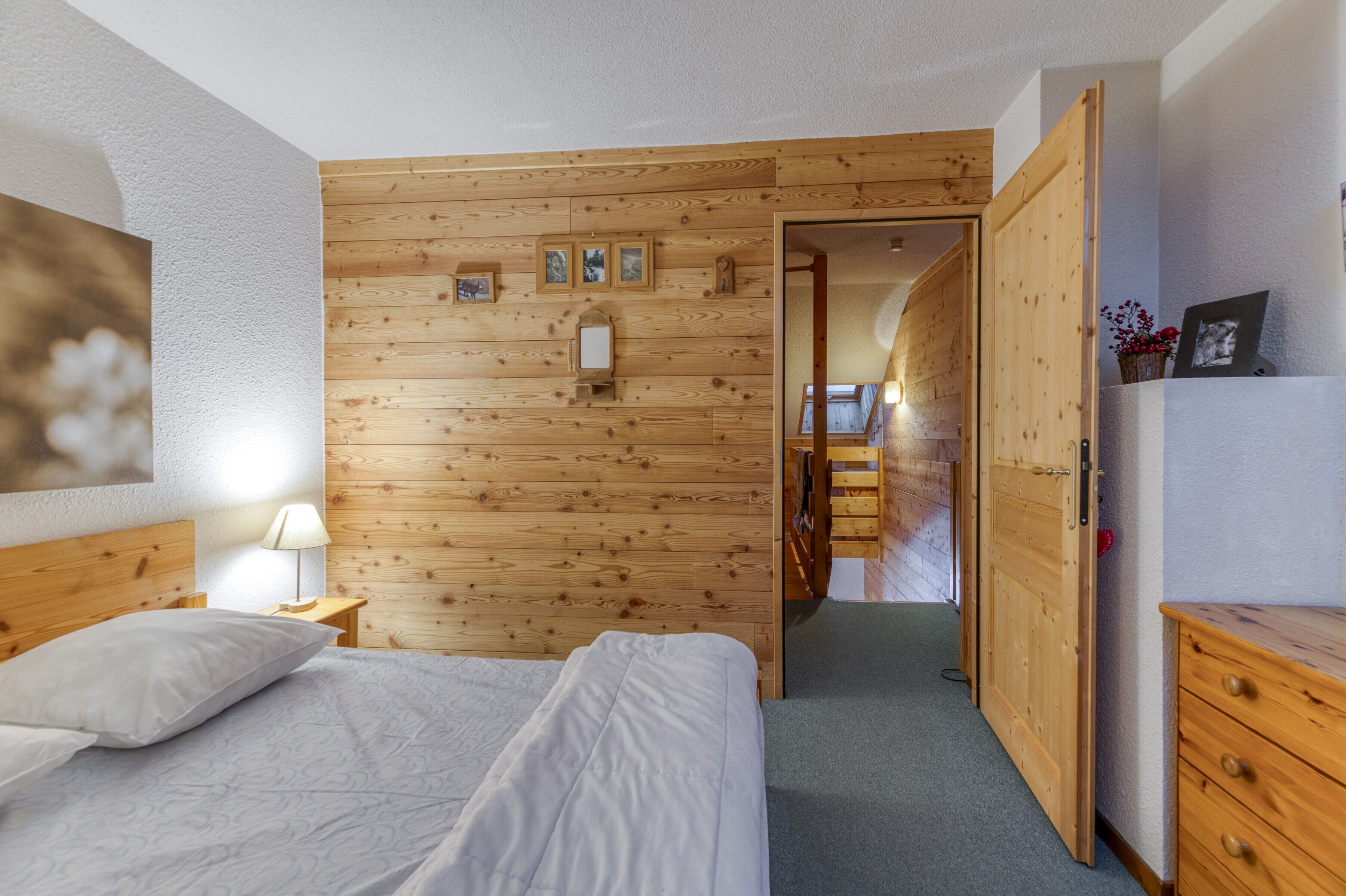 1 chambre, fer et planche à repasser, draps fournis