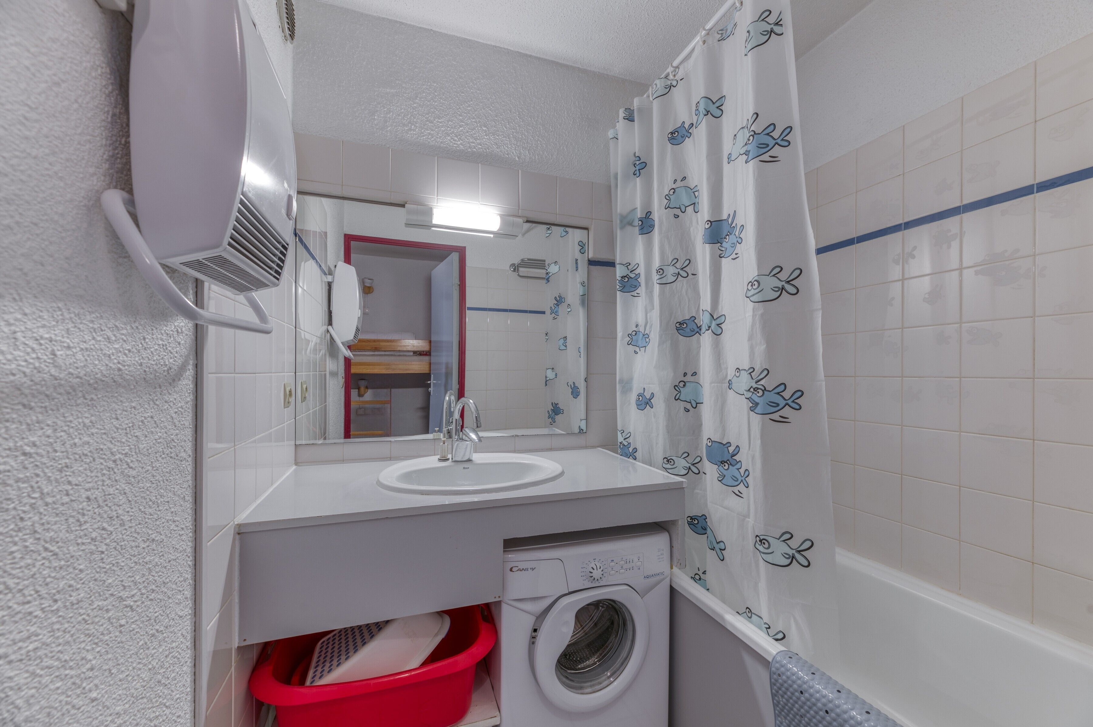 淋浴设施、毛巾