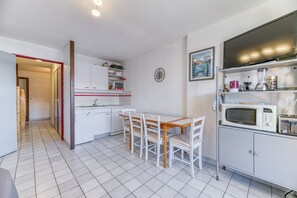 Dining - Apartment 'Granges 9 - Vue' with Mountain View and Balcony (Villard-Reculas)