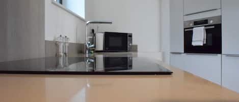 Microwave, oven, dishwasher, coffee/tea maker