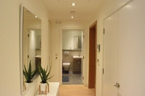 Sèche-cheveux, serviettes fournies