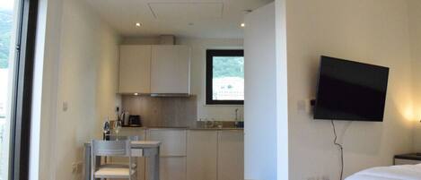 مكتب ومكواة/لوح كي وواي فاي مجانًا وملاءات أسرّة