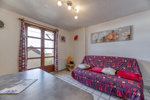 TV - Apartment 'Granges 5 Studio' with Mountain View and Balcony (Villard-Reculas)