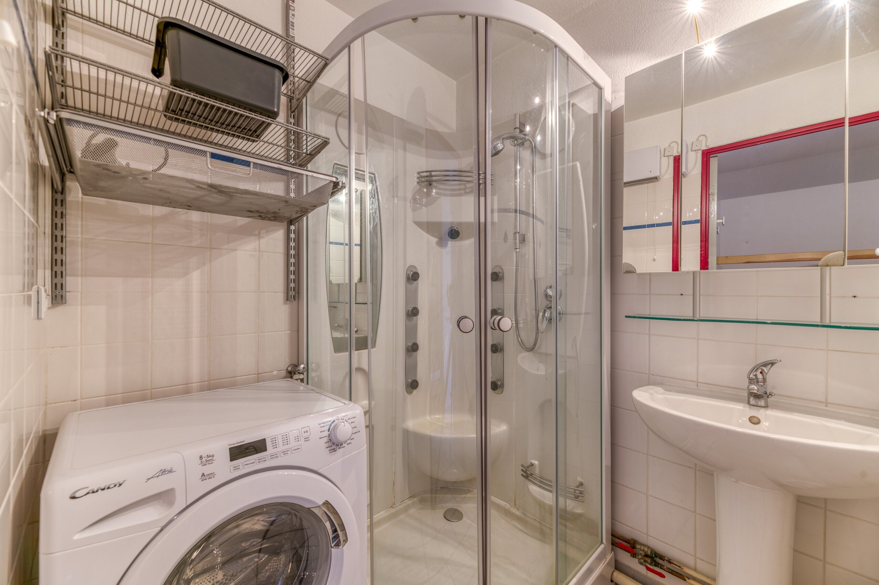 Shower, towels