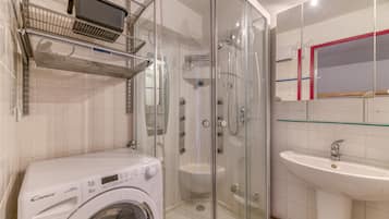 Shower, towels