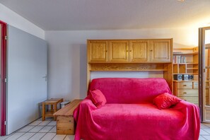 TV - Apartment 'Granges 8 - Bel Appt 4p Au Pied Des' with Mountain View and Balcony (Villard-Reculas)