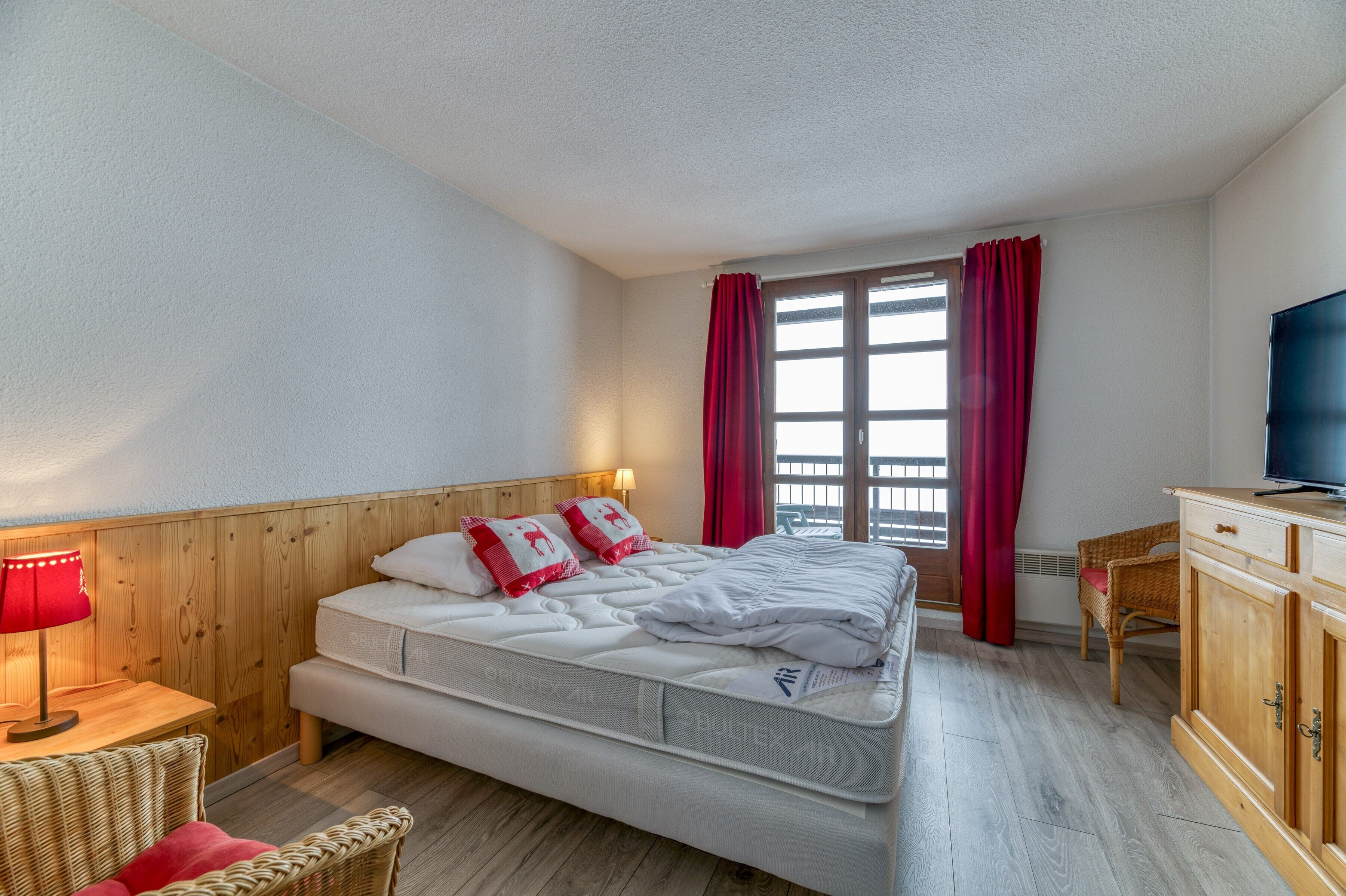 1 bedroom, iron/ironing board, bed sheets