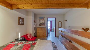 1 bedroom, iron/ironing board, bed sheets