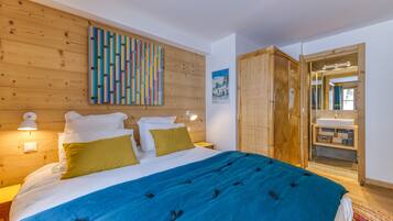 5 bedrooms, iron/ironing board, free WiFi, bed sheets