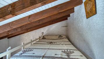 3 bedrooms, iron/ironing board, free WiFi