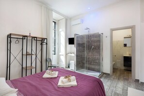 1 bedroom, iron/ironing board, free WiFi, bed sheets - Room 'Al Corso Suite' with Balcony, Wi-Fi and Air Conditioning (Salerno)
