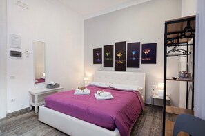 1 slaapkamer, een strijkplank/strijkijzer, gratis wifi, beddengoed