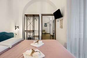 1 habitación, tabla de planchar con plancha, wifi gratis y ropa de cama 