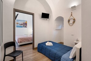 1 habitación, tabla de planchar con plancha, wifi gratis y ropa de cama 