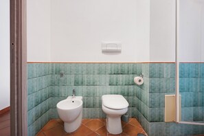 Bruser, hårtørrer, håndklæder