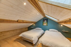 5 bedrooms, free WiFi, bed sheets