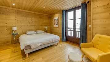 5 bedrooms, free WiFi, bed sheets