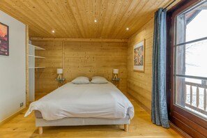 5 bedrooms, free WiFi, bed sheets