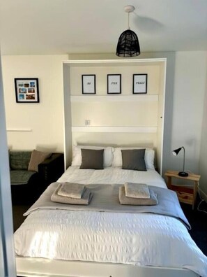 1 bedroom, desk, iron/ironing board, free WiFi