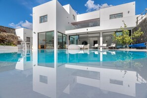 Pool - Vacation Villa 'Tinguaton' with Mountain View, Wi-Fi and Air Conditioning (Tinguatón)