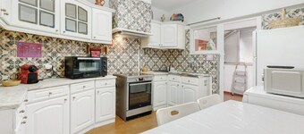 "Elegan Vintage House with Barbecue" with Balcony, Garden & Wi-Fi