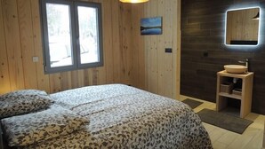 Room - LE GITE DE BENJAMIN - BESSE AND SAINT ANASTAISE (BESSE ET SAINT ANASTAISE)